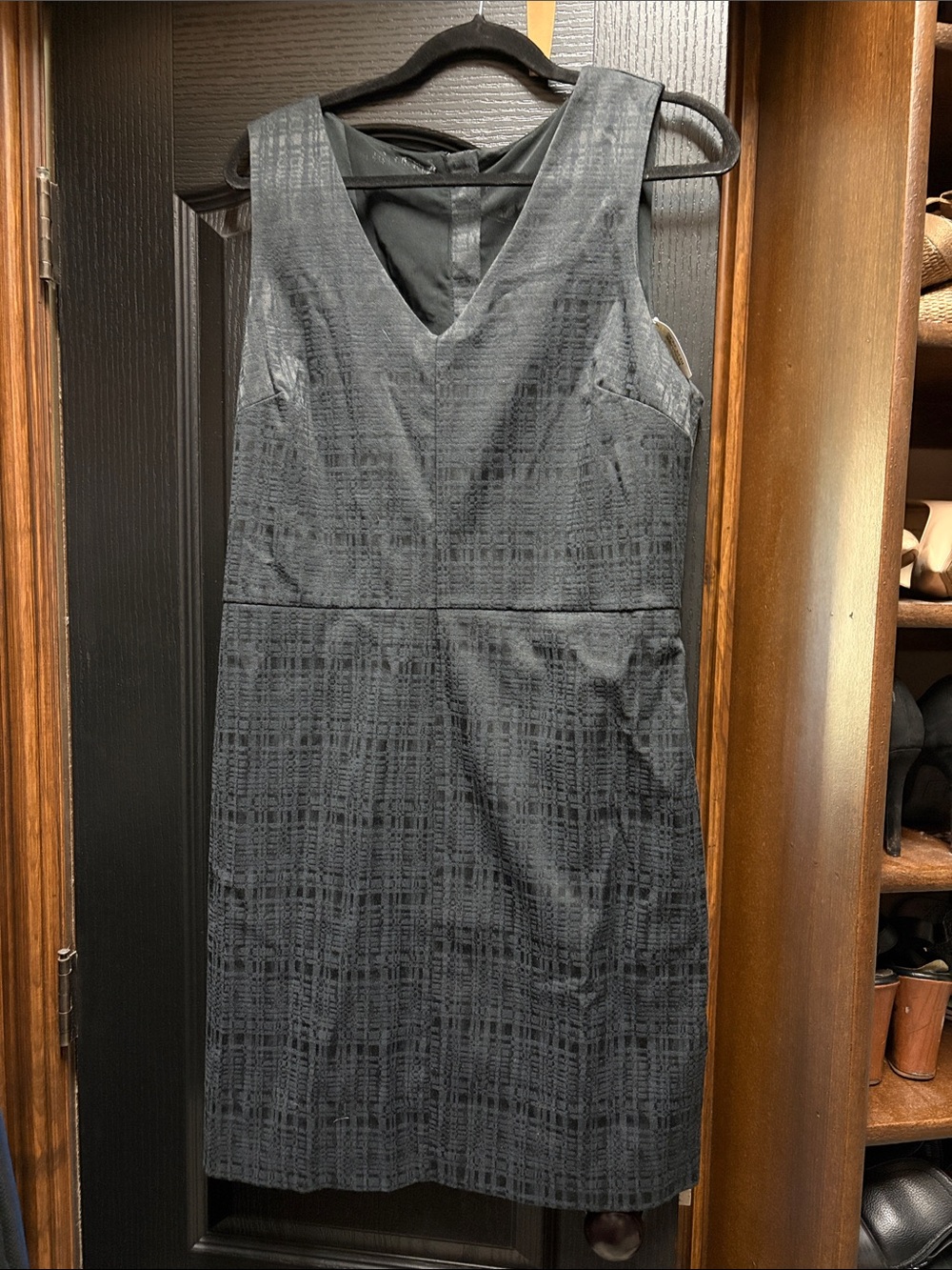 Banana Republic Black Sleeveless V-Neck Midi Dress